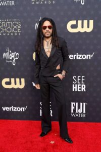 Lenny Kravitz Makes a Grand Entrance at the People’s Choice Awards