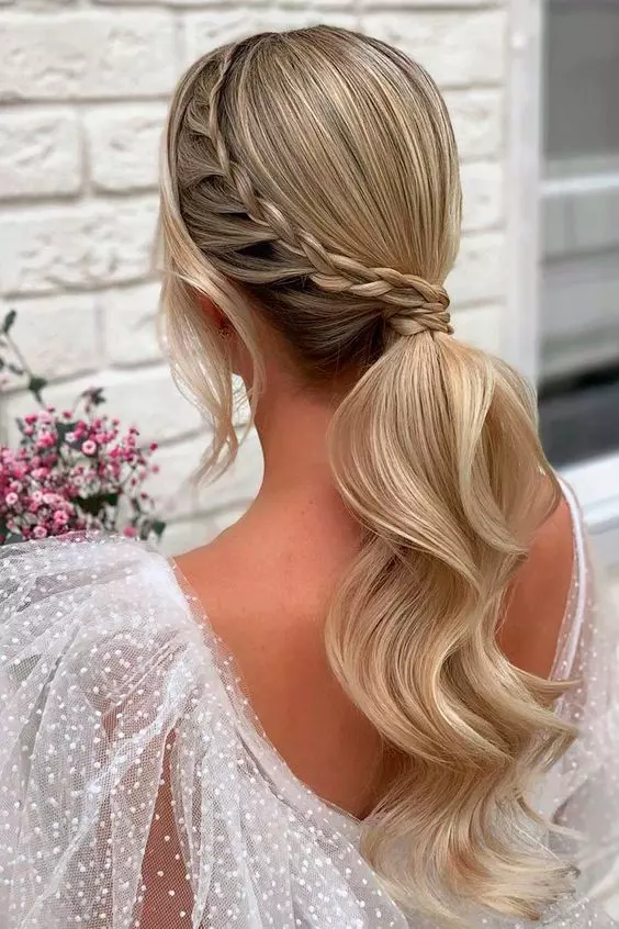  Low Ponytail Hairstyle for Prom