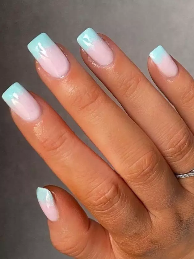 Interested in a French manicure with beach nails colors?